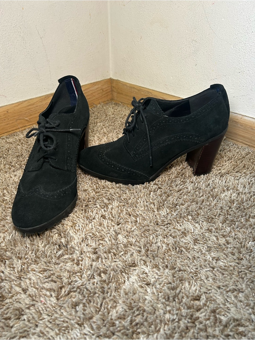 Tommy Hilfiger Black Suede Lace-Up Heel Oxford for Women